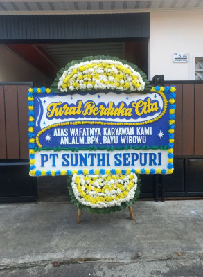 Papan Bunga Duka di Landasan Ulin Selatan