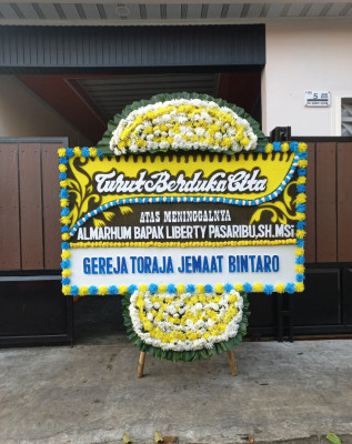 Papan Bunga Duka di Landasan Ulin Selatan