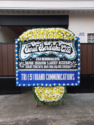 Papan Bunga Duka di Landasan Ulin Selatan